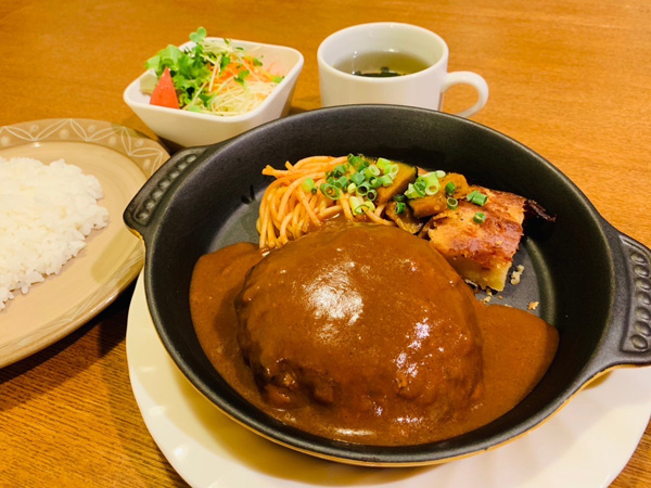 レストラン八日